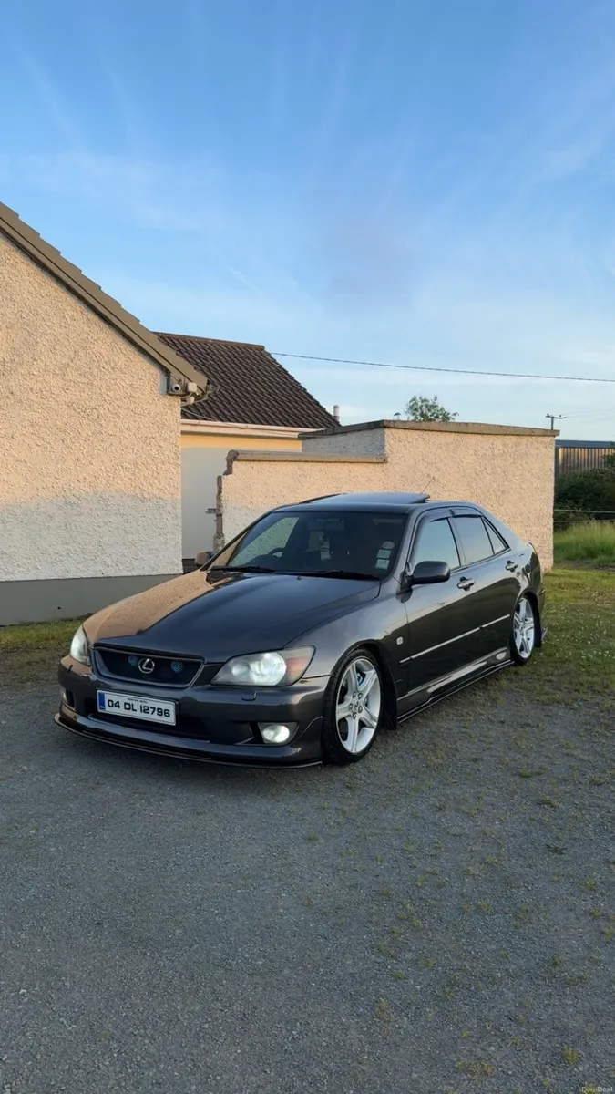 Lexus is200 - Image 1