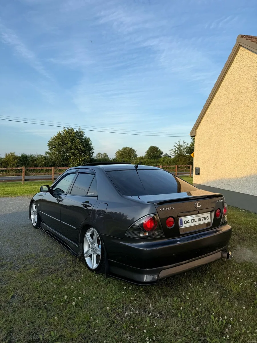 Lexus is200 - Image 4