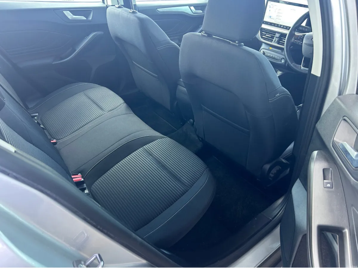 Ford Focus TITANIUM 5DR 1.0L 125 MHEV 6 - Image 4