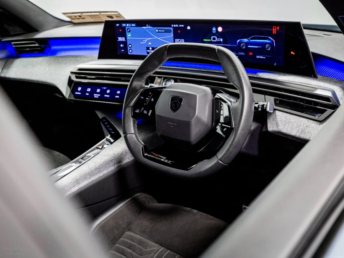 Peugeot 5008 E-GT 73kWh 210PS - 7 Seats - Image 2