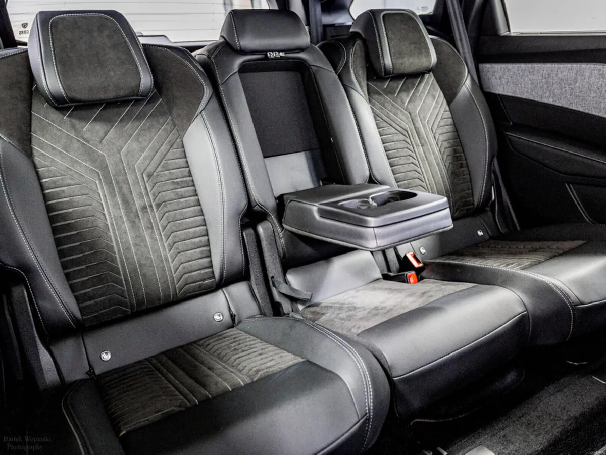 Peugeot 5008 E-GT 73kWh 210PS - 7 Seats - Image 6