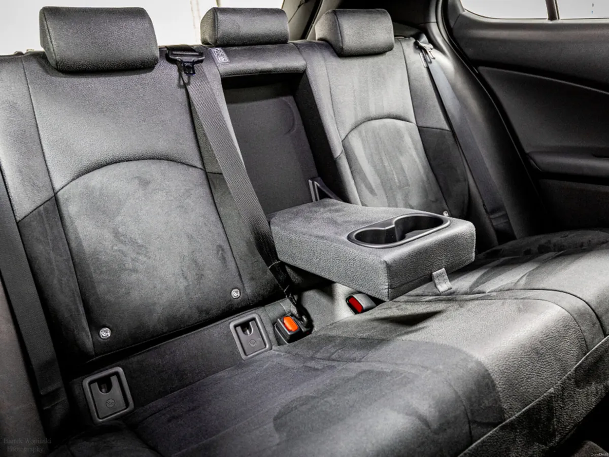 Lexus UX 300E 72.8kWh 205HP - Image 5