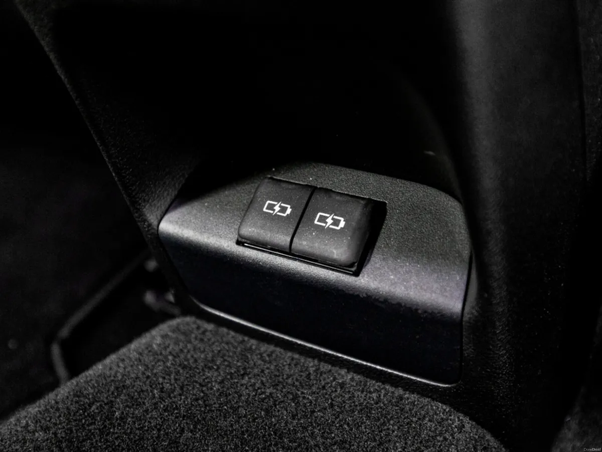 Lexus UX 300E 72.8kWh 205HP - Image 6