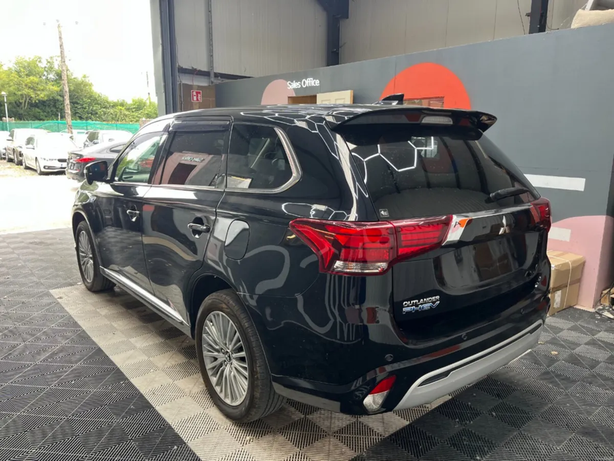 Mitsubishi Outlander 2018 MITSUBISHI OUTLANDER PHE - Image 4