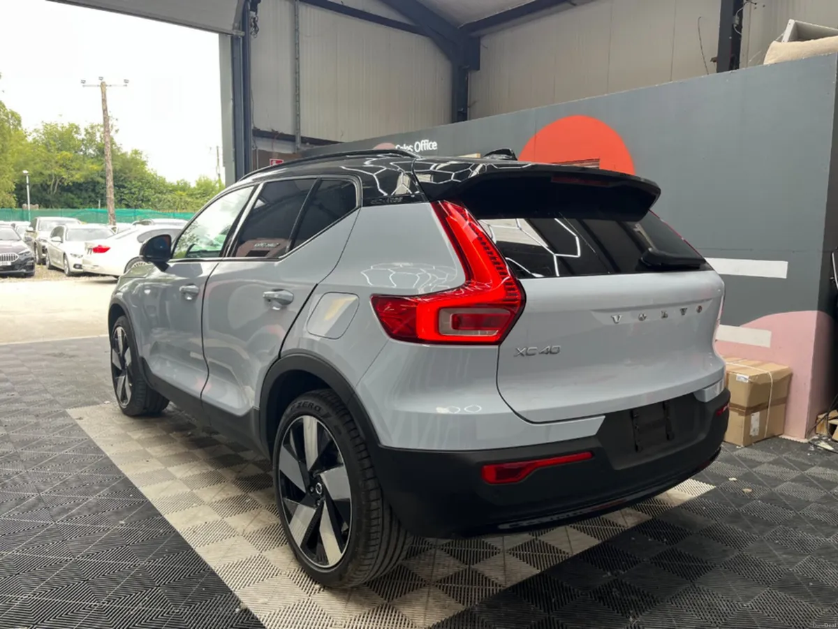 Volvo XC40 2023 VOLVO XC40 SINGLE MOTOR AUTOMATIC - Image 4