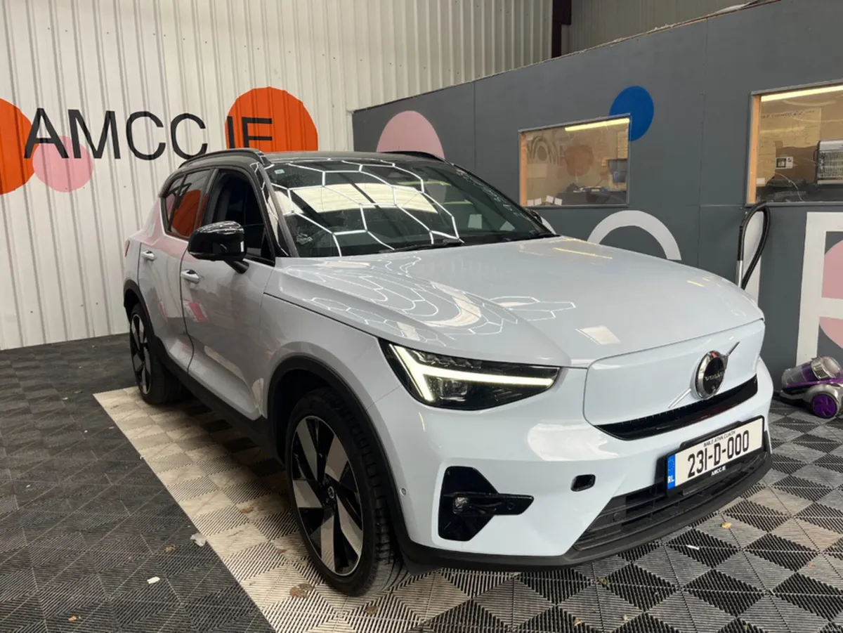Volvo XC40 2023 VOLVO XC40 SINGLE MOTOR AUTOMATIC - Image 1