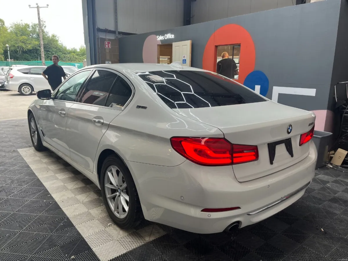 BMW 5-Series 2017 BMW 530E LUXURY 2.0 AUTOMATIC / - Image 4