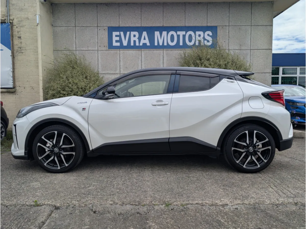 Toyota C-HR GR SPORT AUTOMATIC HYBRID 1.8 PETROL / - Image 4
