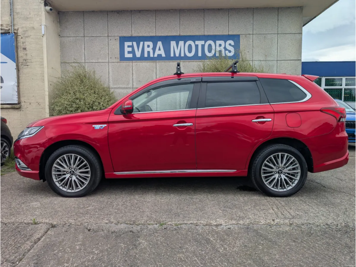 Mitsubishi Outlander PHEV G PLUS 2.4 PETROL HYBRID - Image 4