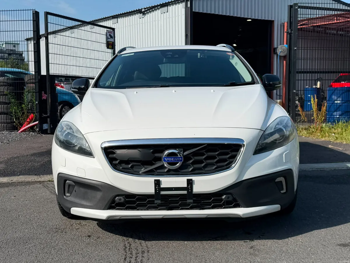 VOLVO V40 2013 WHITE - Image 1