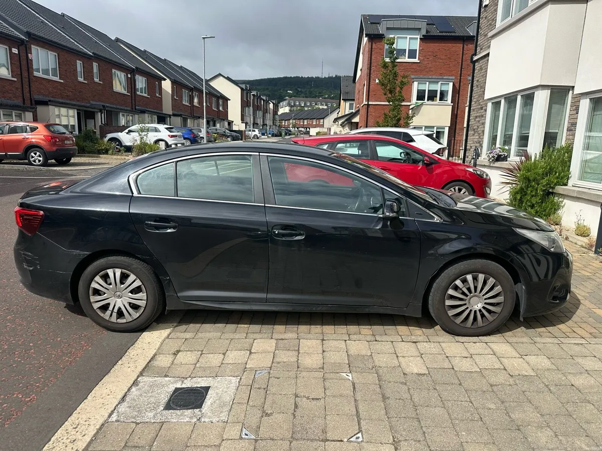 Toyota Avensis 1.6 D-4D 2017 - Long NCT & Road TAX - Image 4