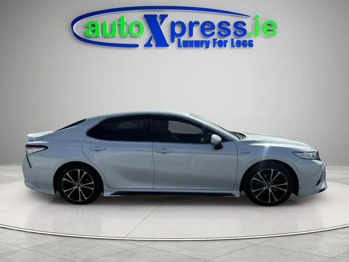 Toyota Camry Hybrid Petrol, Automatic - Image 3