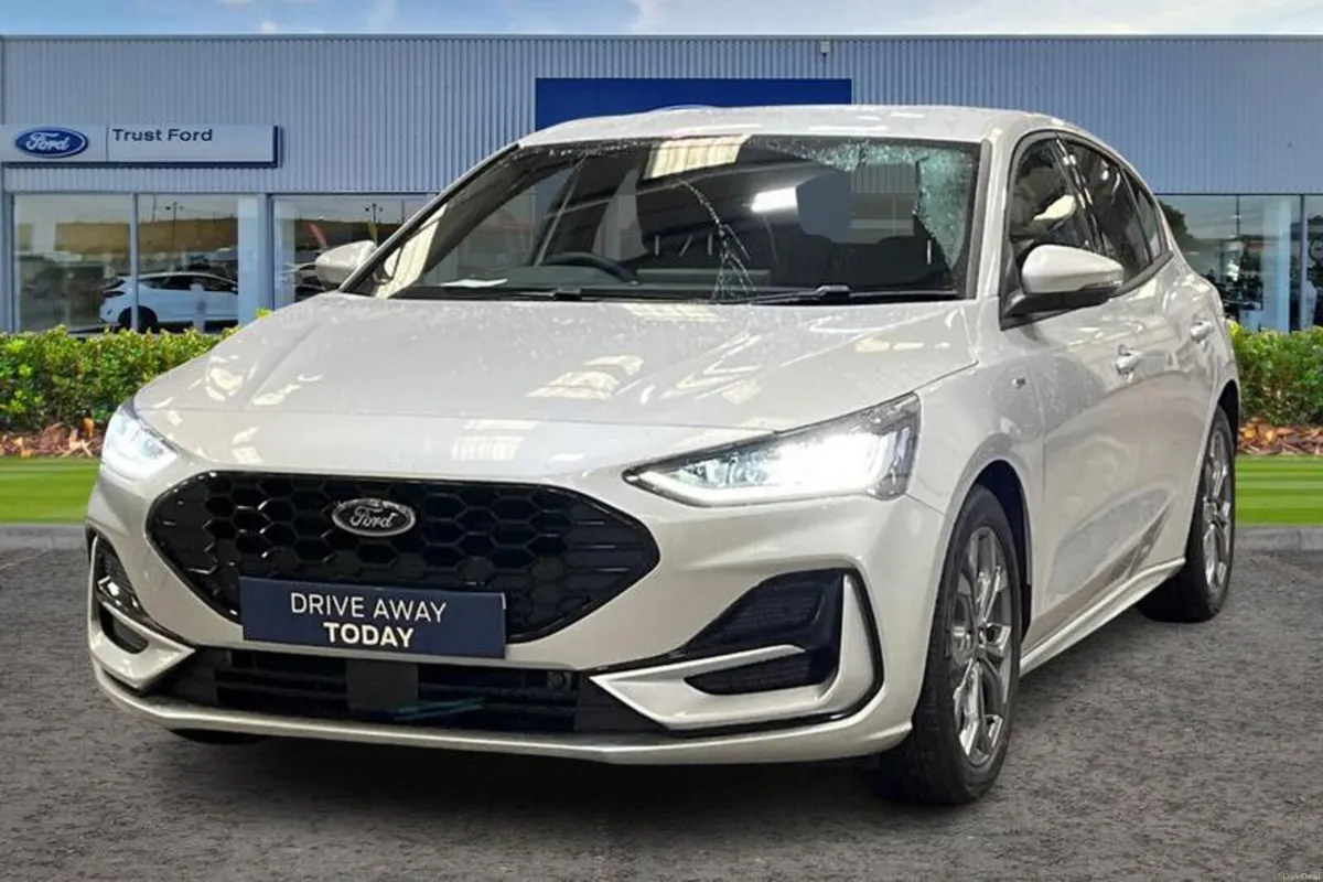 Ford Focus 1.0 EcoBoost Hybrid mHEV ST-Line 5dr- P - Image 5