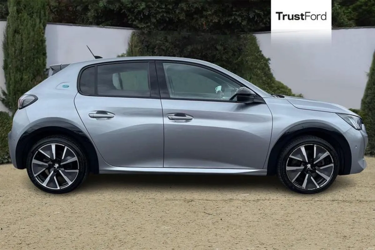 Peugeot 208 GT - Image 3