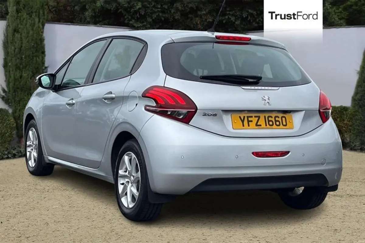 Peugeot 208 Active - Image 2