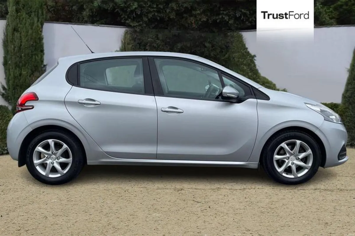 Peugeot 208 Active - Image 3
