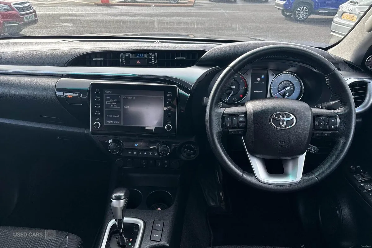Toyota Hilux 2.8 D-4D Invincible Auto 4WD Euro 6 ( - Image 5