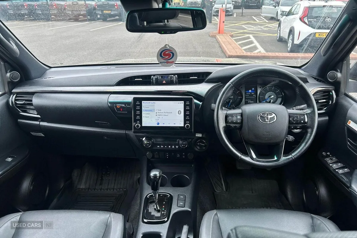 Toyota Hilux 2.8 D-4D Invincible X Auto 4WD Euro 6 - Image 5
