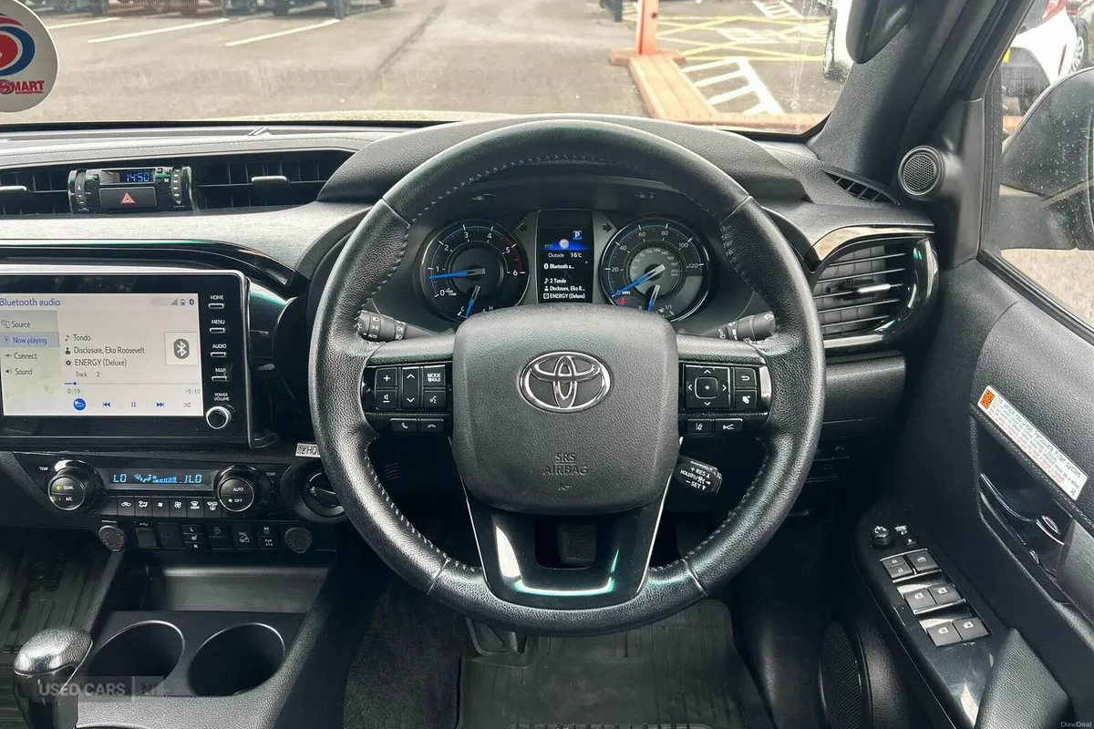 Toyota Hilux 2.8 D-4D Invincible X Auto 4WD Euro 6 - Image 6