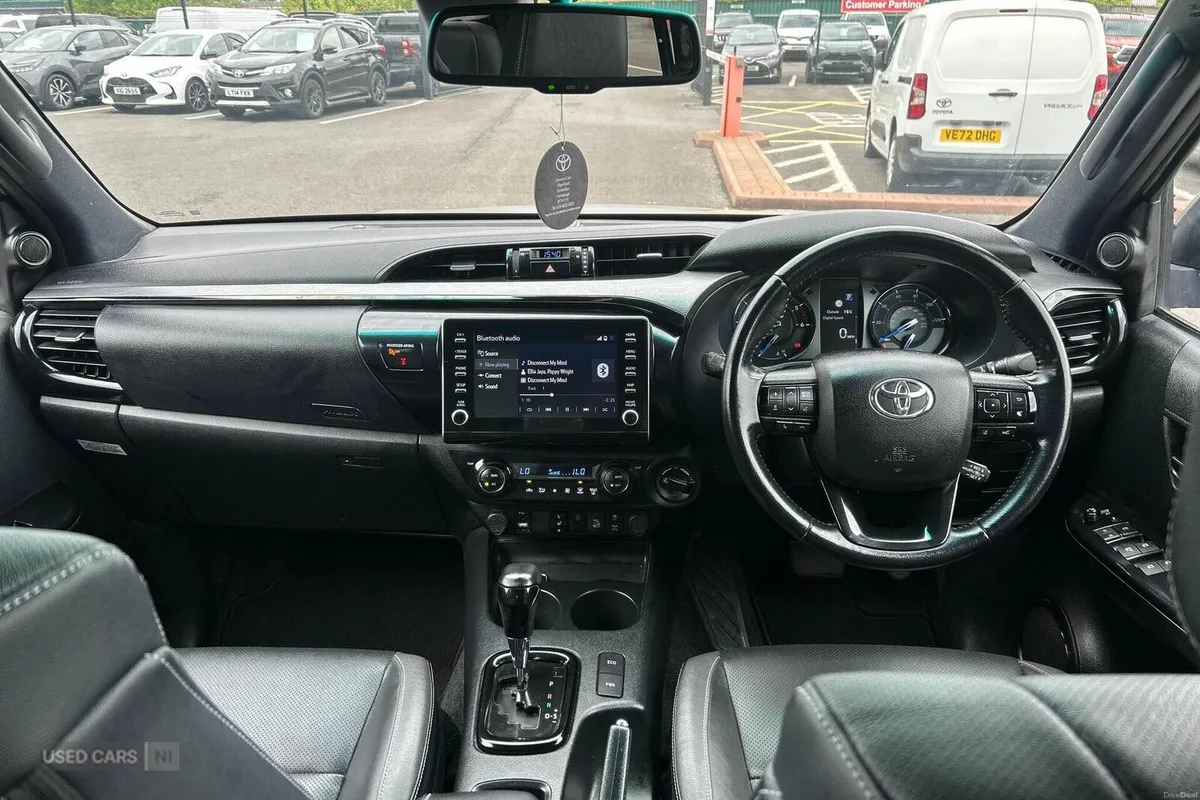 Toyota Hilux 2.8 D-4D Invincible X Auto 4WD Euro 6 - Image 5