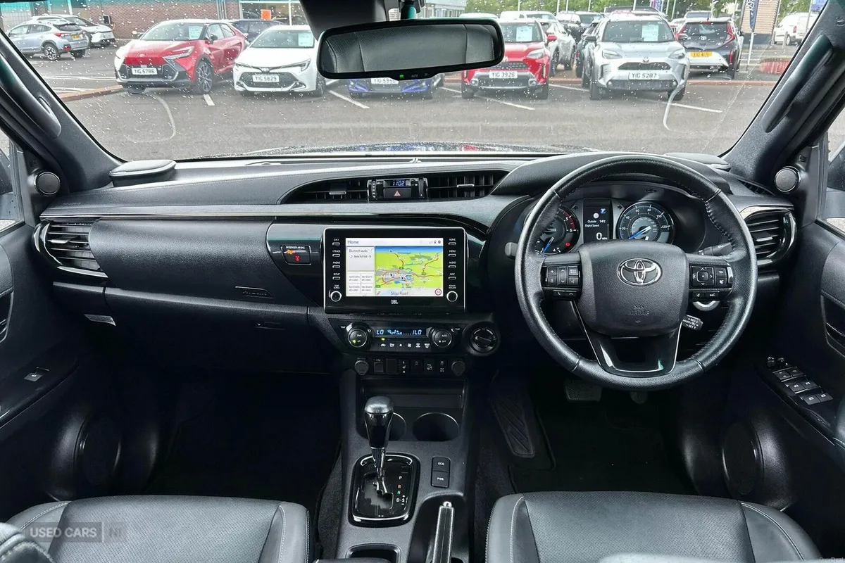Toyota Hilux 2.8 D-4D Invincible X Auto 4WD Euro 6 - Image 5