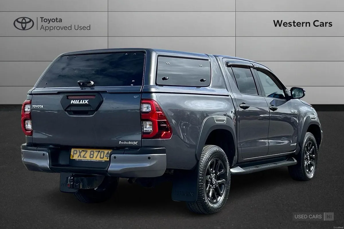 Toyota Hilux 2.8 D-4D Invincible X Auto 4WD Euro 6 - Image 2