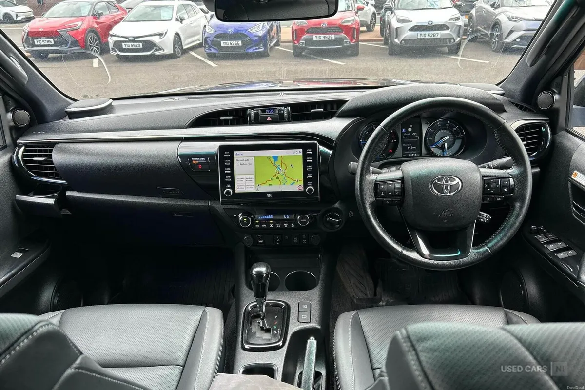 Toyota Hilux 2.8 D-4D Invincible X Auto 4WD Euro 6 - Image 5