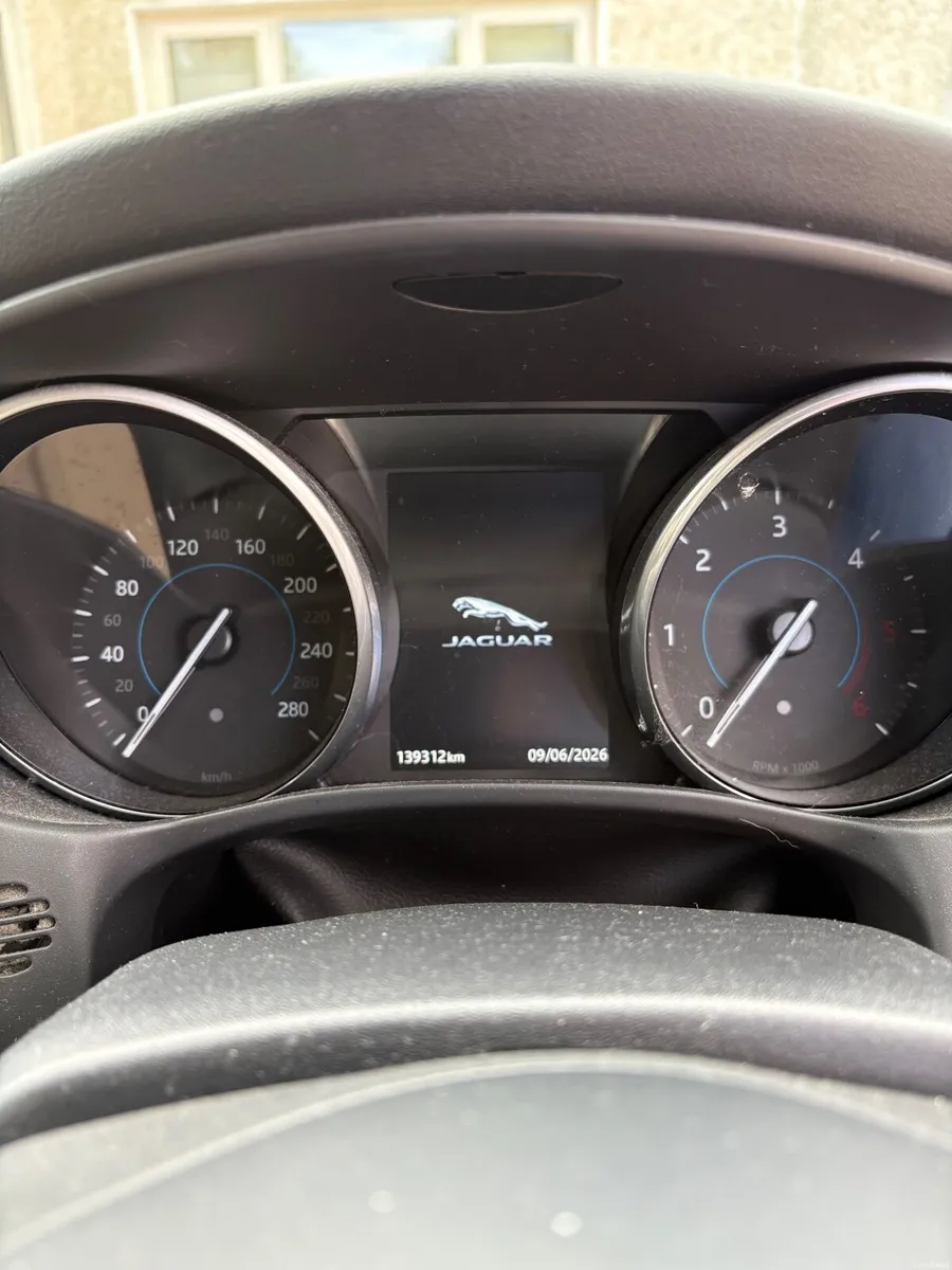Jaguar XE 2017 - Image 6