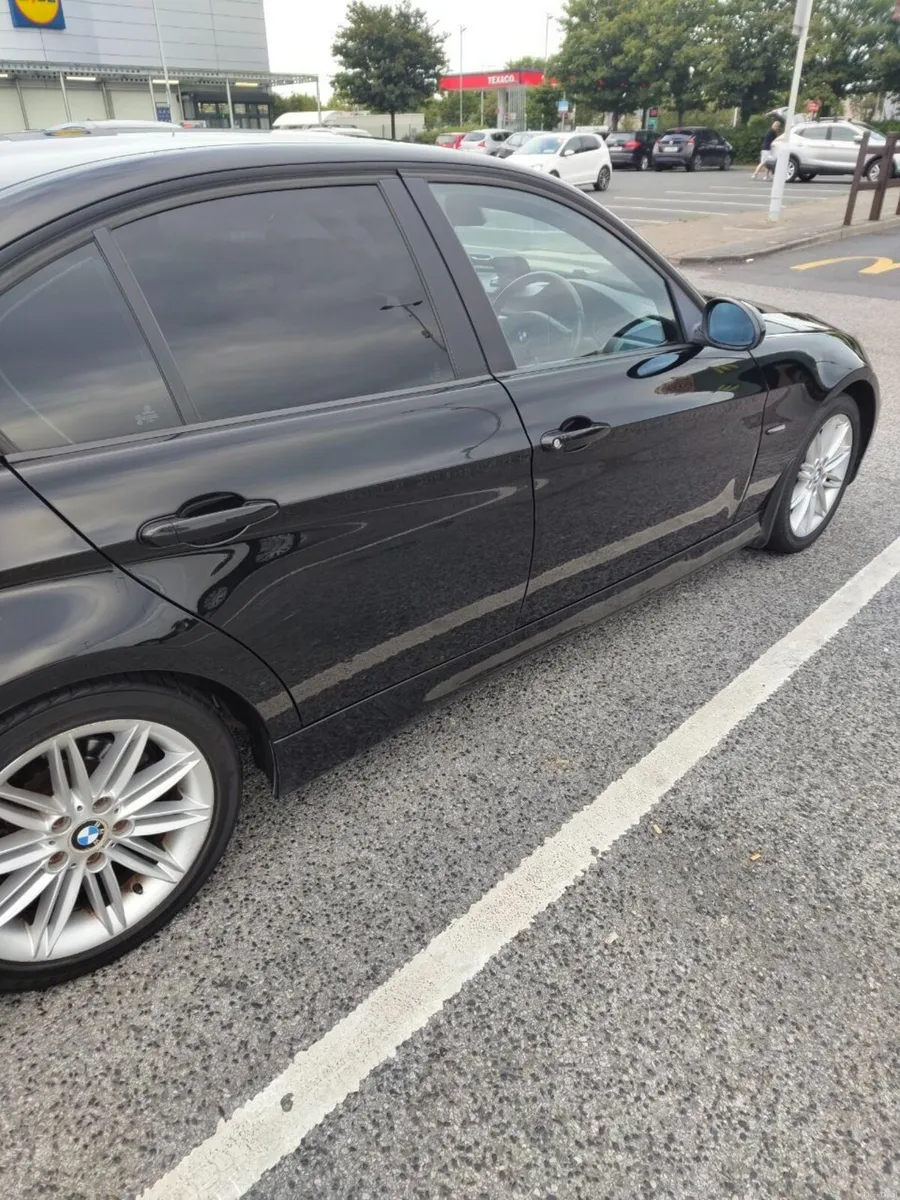 BMW 3-Series 2007 - Image 2