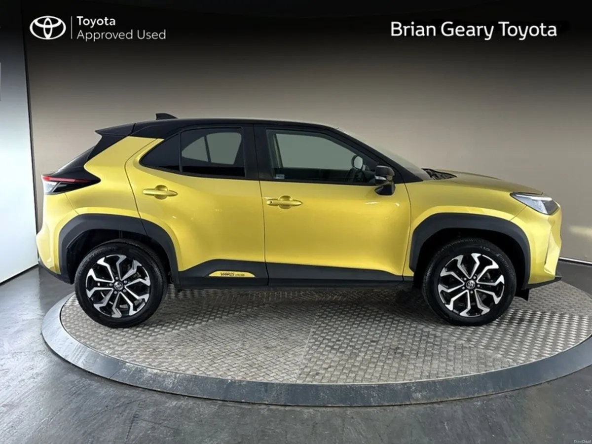 Toyota Yaris Cross LunaSport Hybrid - Image 3