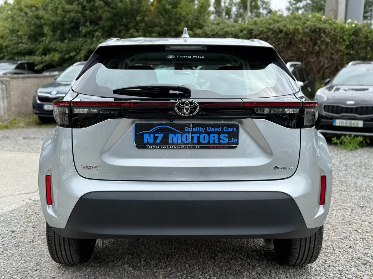 2024 Toyota Yaris Cross 1.5 HYBRID LUNA AUTO - Image 4