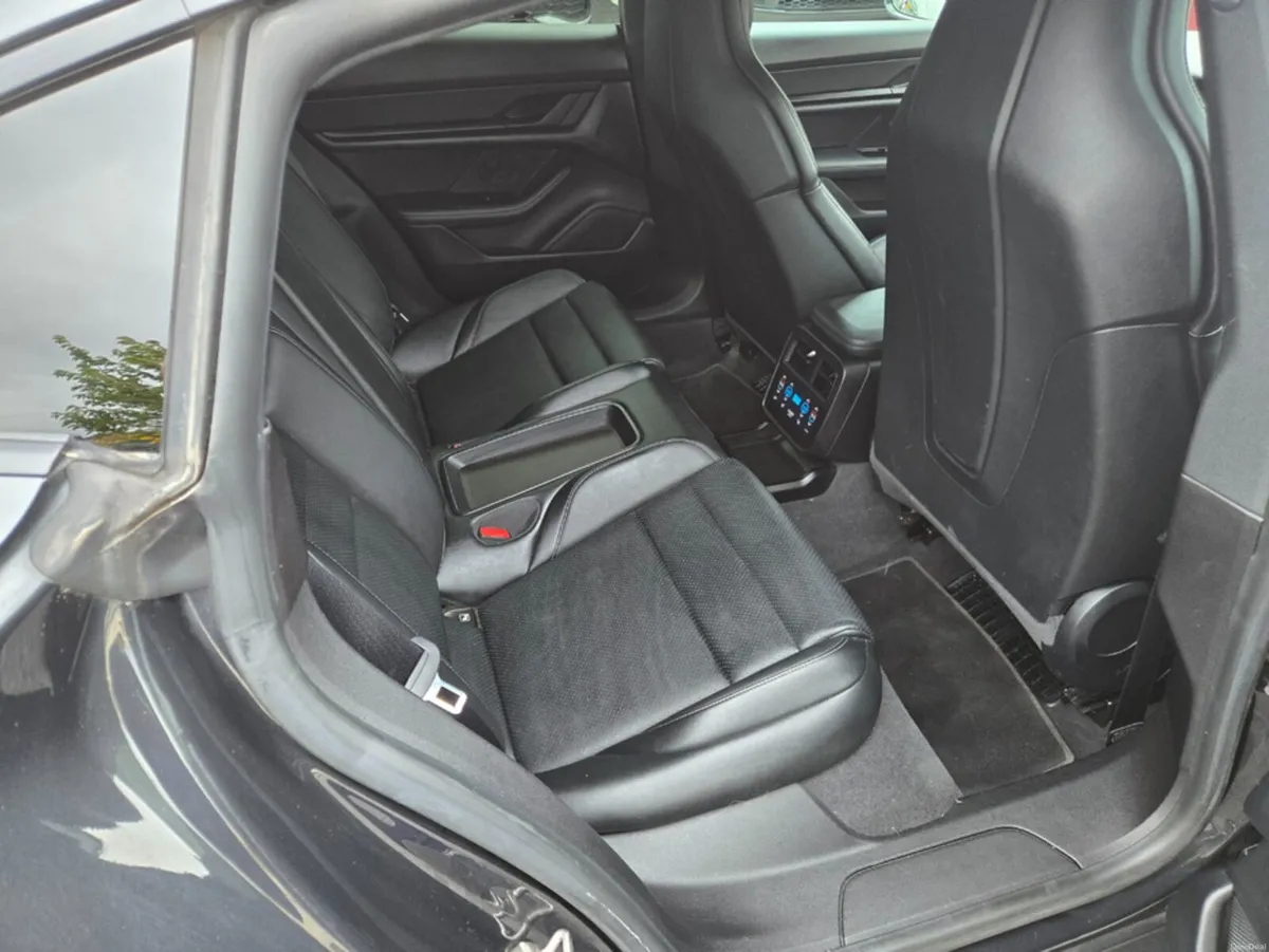 Porsche Taycan 4X2 4 DRS ELECTRIC 0CC - Image 4