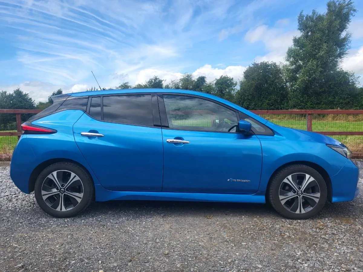 NISSAN LEAF 40KWH. HIGH SPEC MODEL €10750 - Image 2