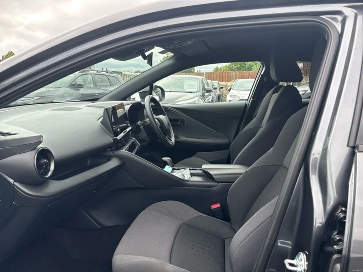 Toyota C-HR C-HR PHEV SPORT - Image 6