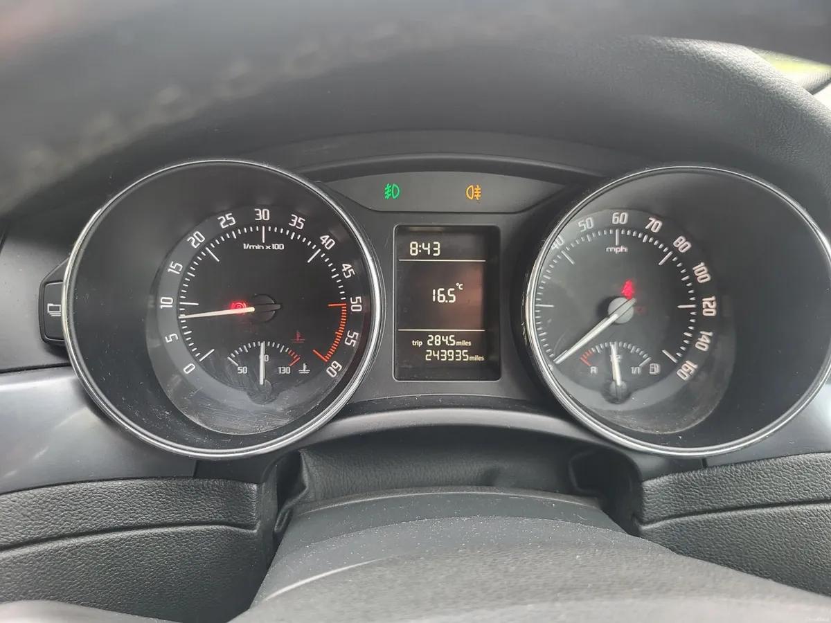 Skoda Superb 2013 NCT 02/27, TAX 06/27 - Image 5