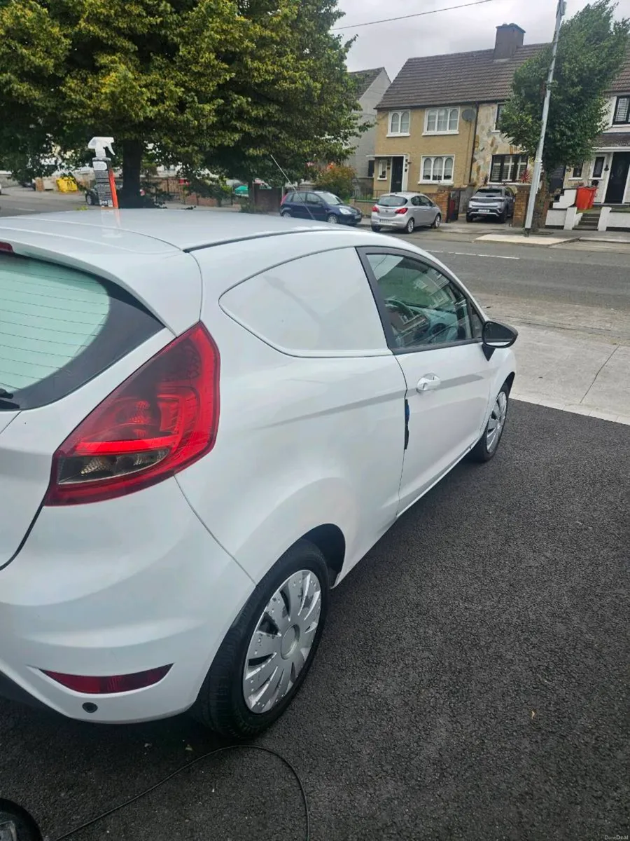 Car - Image 2