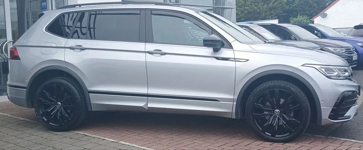 Volkswagen Tiguan Allspace R-Line 2.0 TDI 150HP ** - Image 2