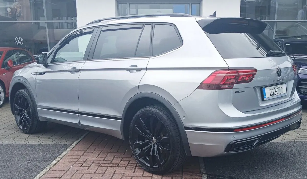 Volkswagen Tiguan Allspace R-Line 2.0 TDI 150HP ** - Image 4