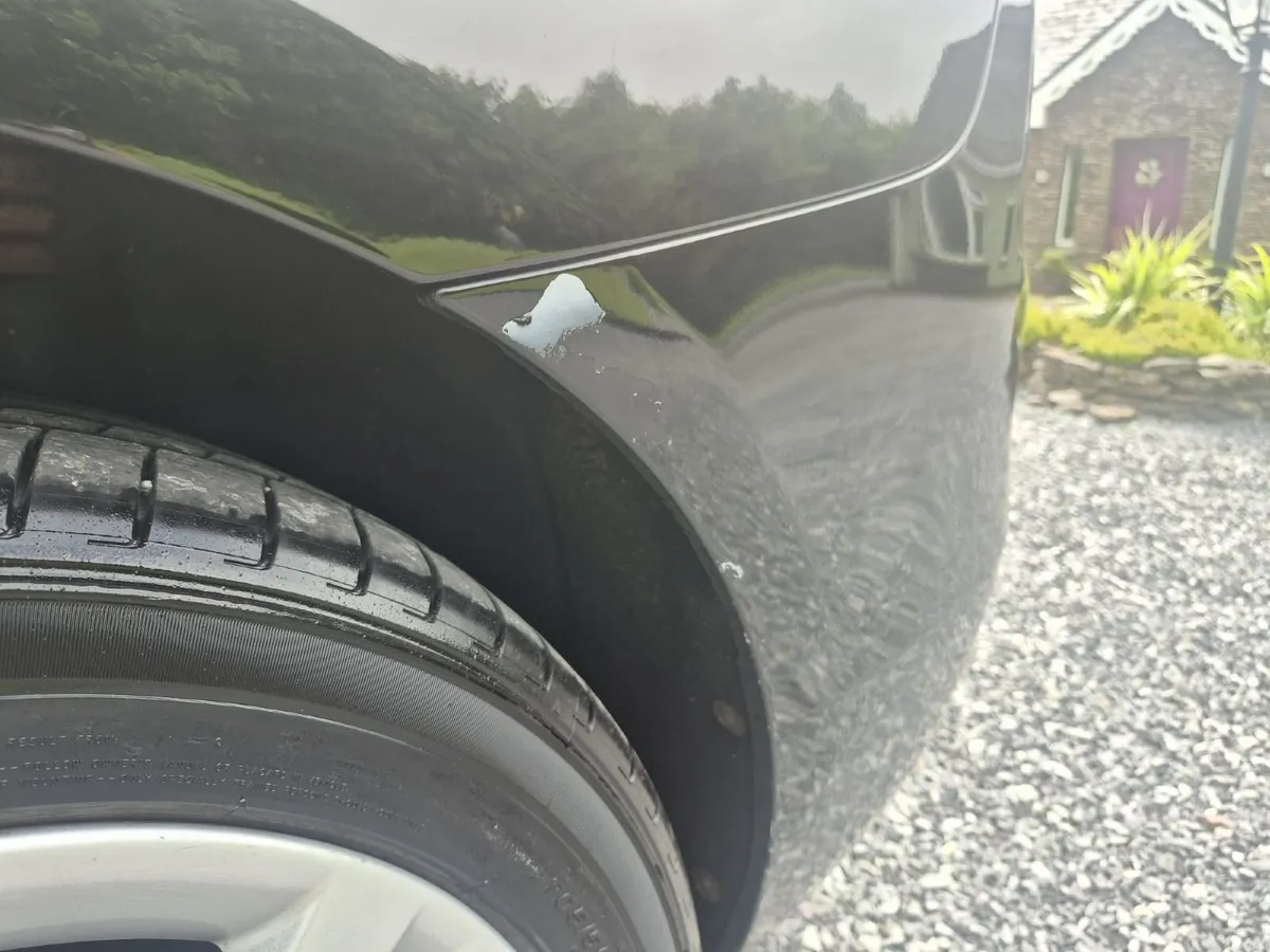 BMW 2-Series 2016 7 Seater - Image 2