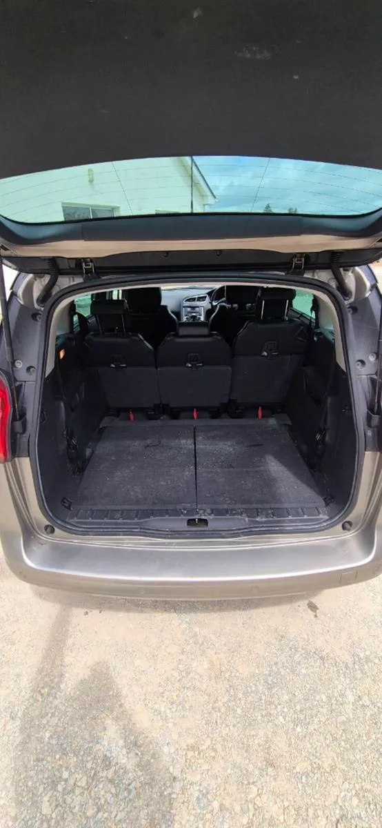 Peugoet 5008 7 seater - Image 5