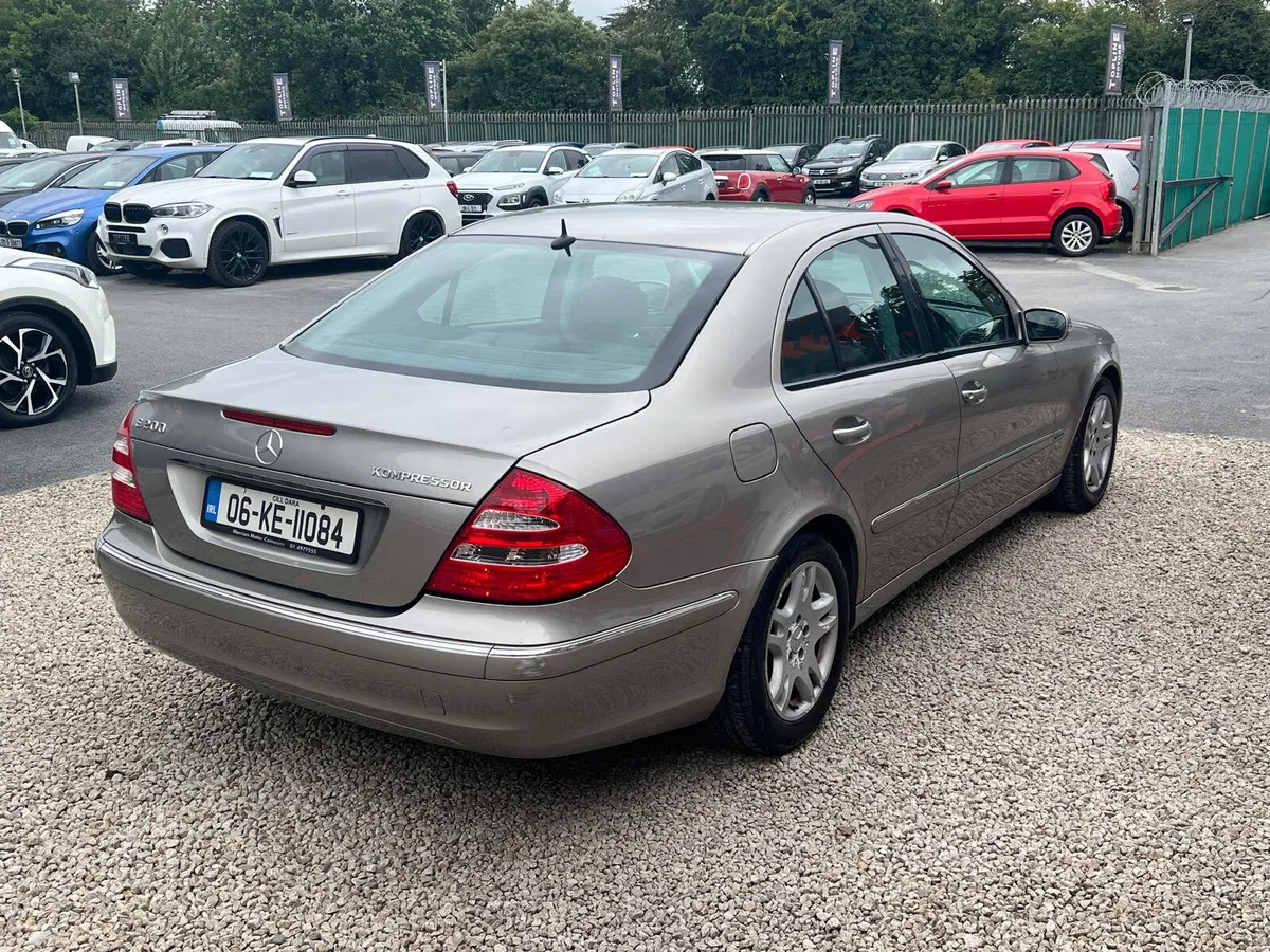 Mercedes-Benz E-Class 2006 - Image 4