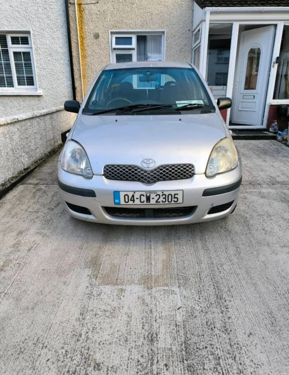 2004 Toyota yaris 1.0 nct 01/27 tax 03/27 - Image 2
