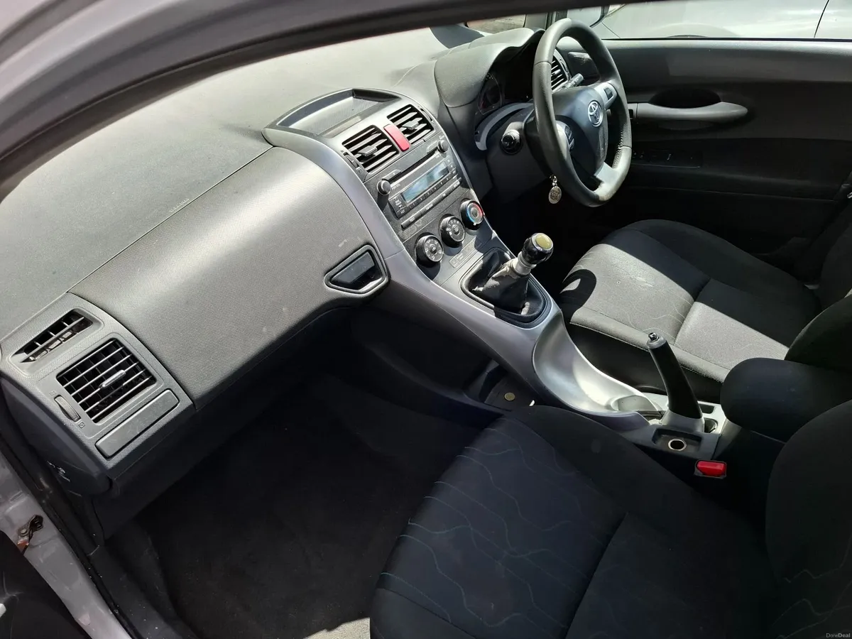 Toyota Auris 2012 - Image 4