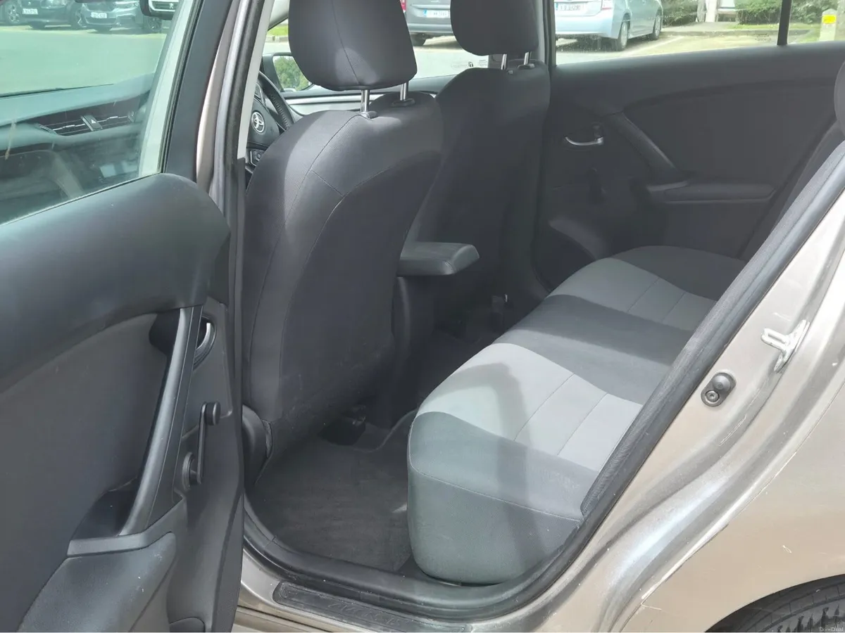 2015 Toyota Avensis Diesel Tiny Miles - Image 6