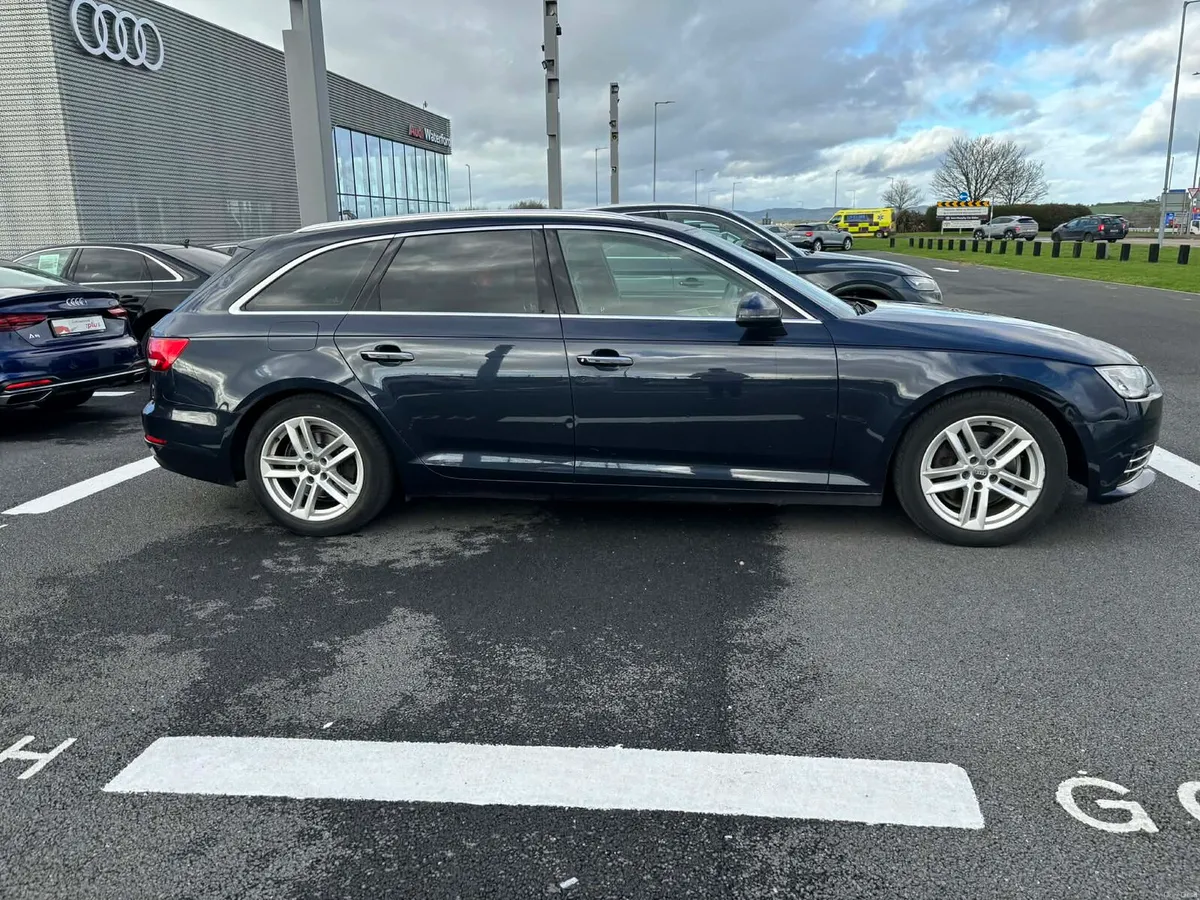 Audi A4 2 LITRE DIESEL TDI ESTATE CAR - Image 4