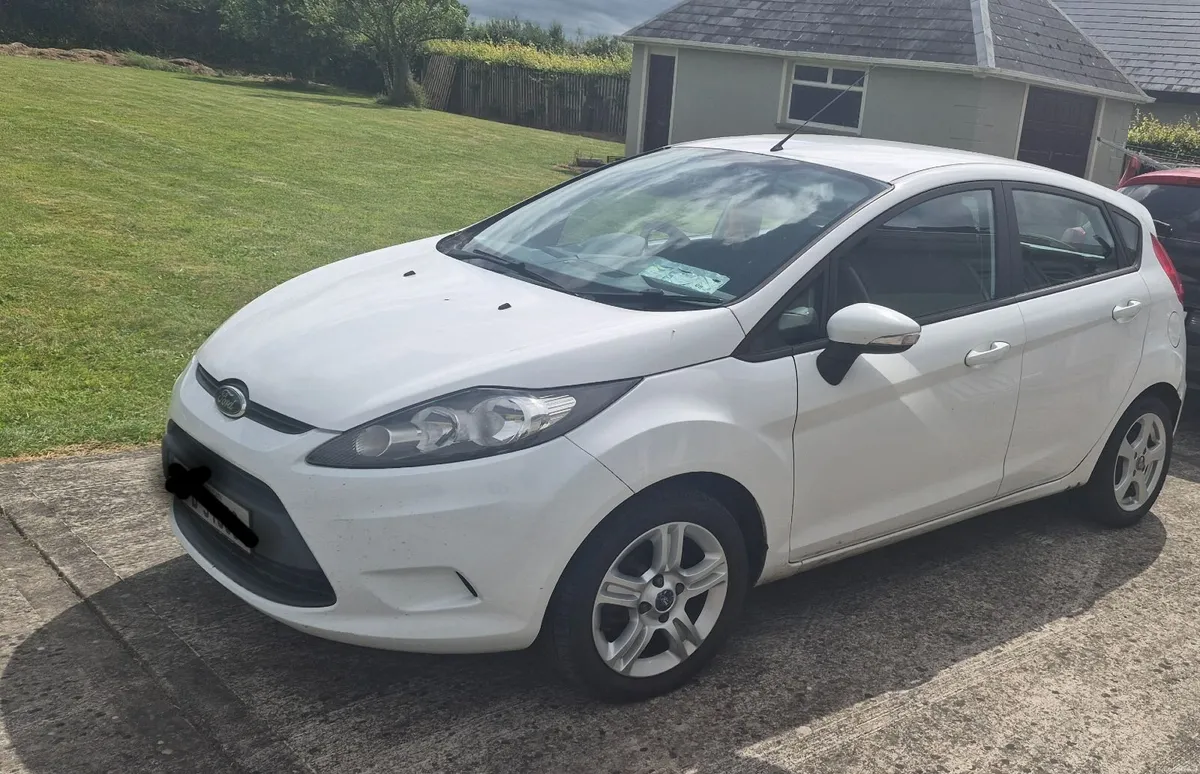 Ford Fiesta 2011 - Image 2