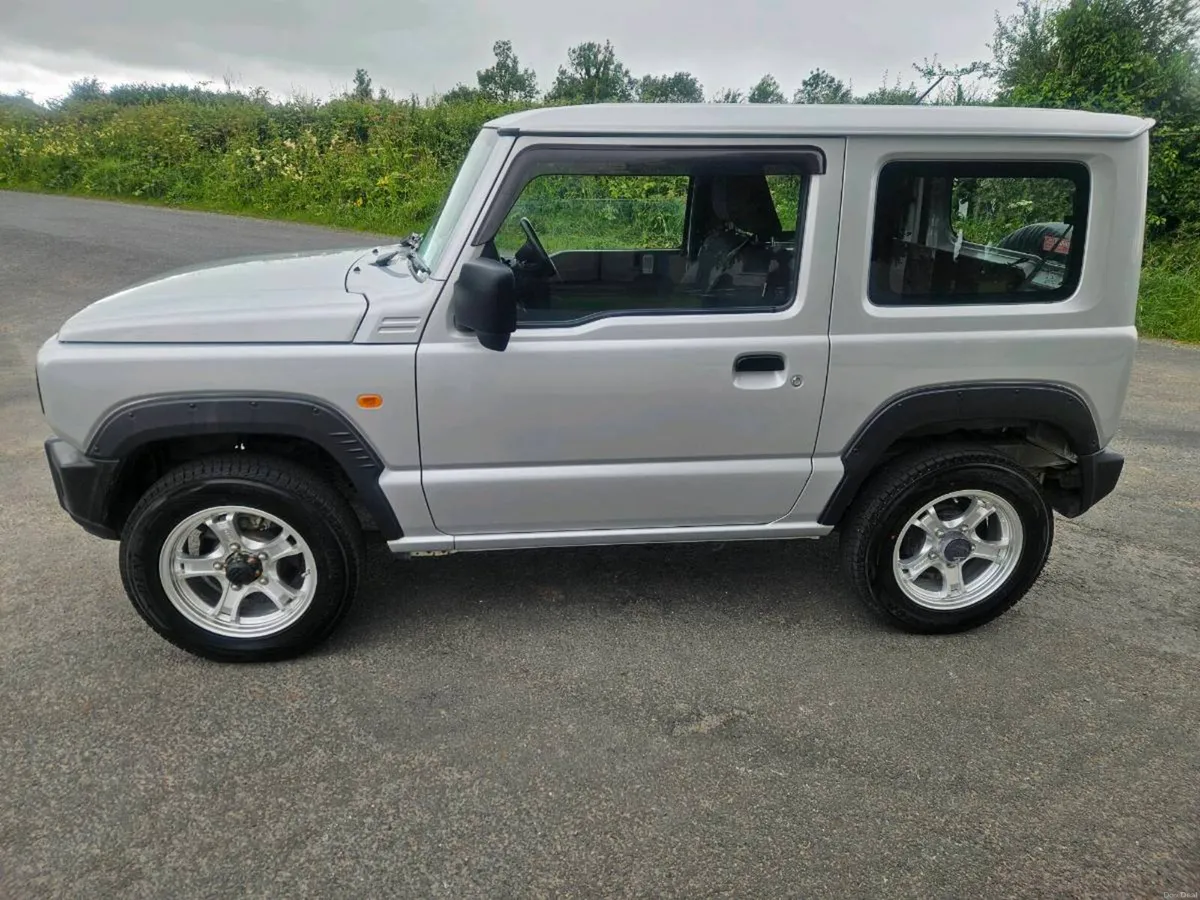 SUZUKI JIMNY AUTOMATIC - Image 3
