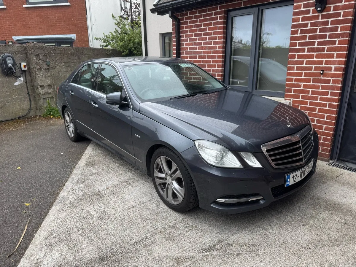2012 Mercedes E220 CDI - Image 2