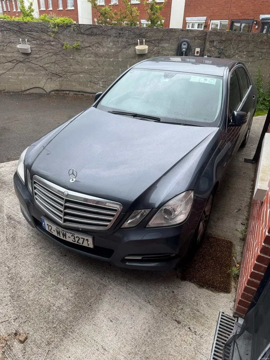 2012 Mercedes E220 CDI - Image 2
