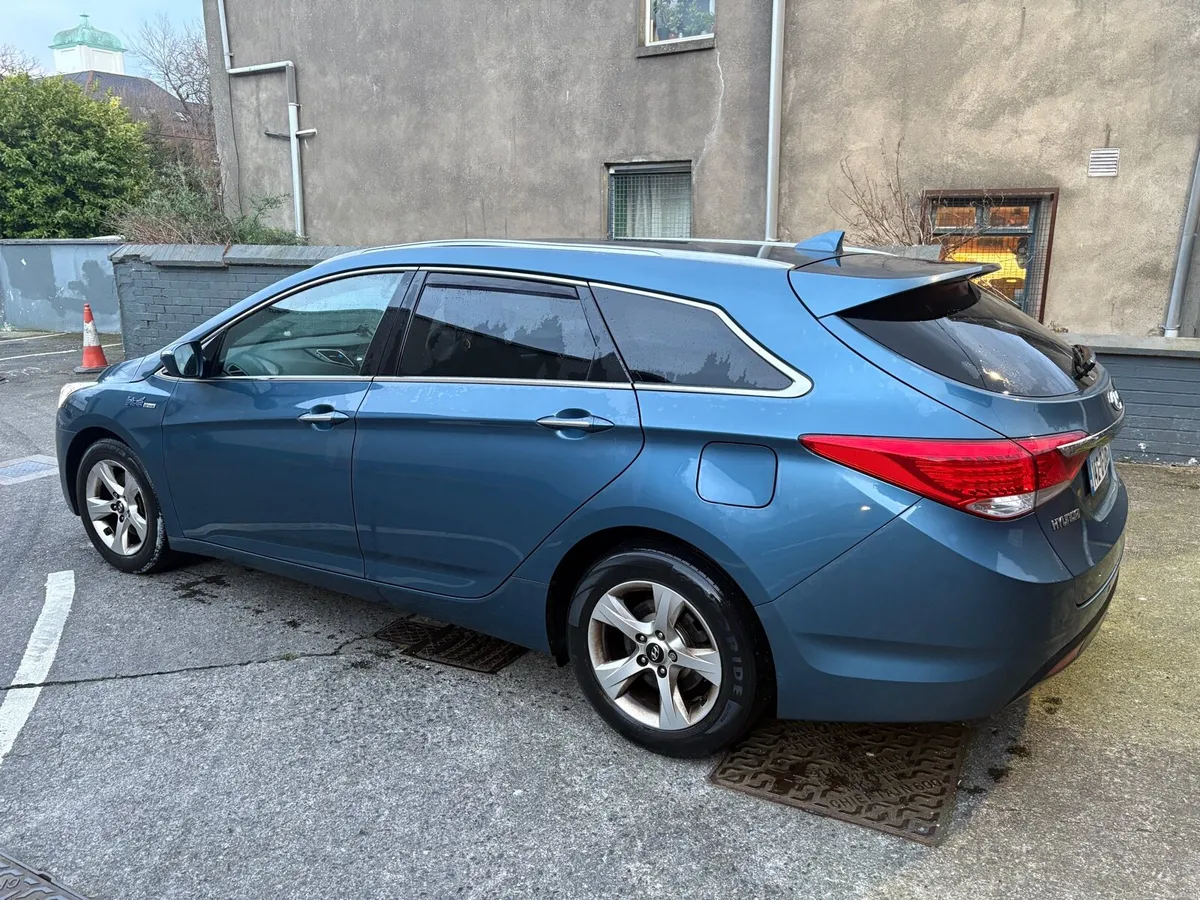 Hyundai i40 estate - Image 5